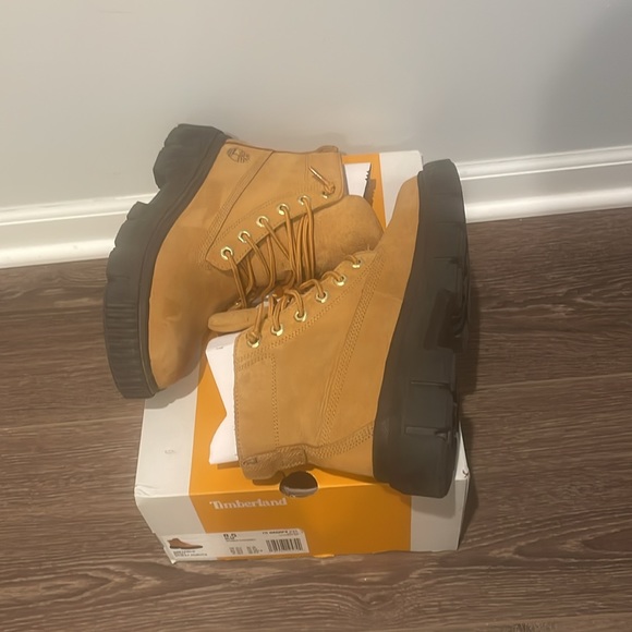 Timberland women’s boots - Picture 2 of 4